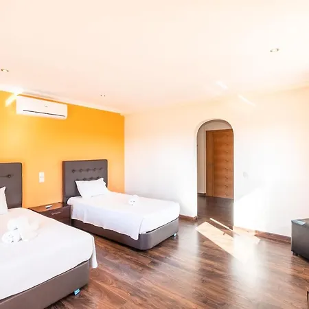 Villa Cardona - South Facing Private Pool